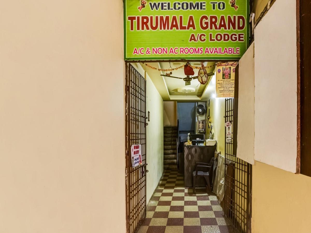 Oyo 84039 Tirumala Grand Rājahmundry Eksteriør bilde